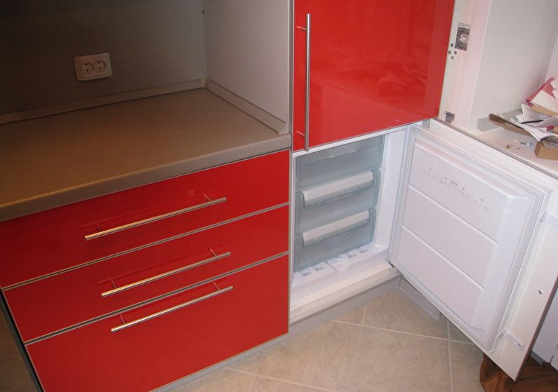 Plasseringssideer for kjøleskap - design av lite kjøkken