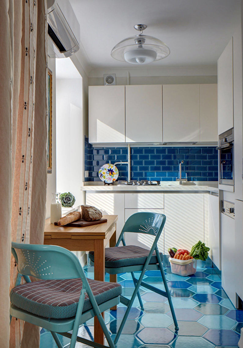 Interiørdesign av et lite kjøkken - foto