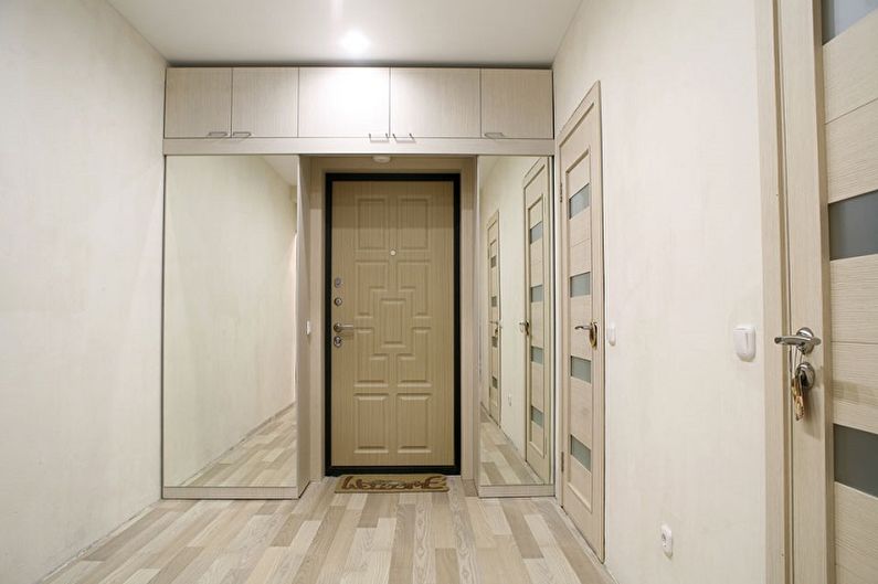 Diseño interior de un pequeño pasillo - foto