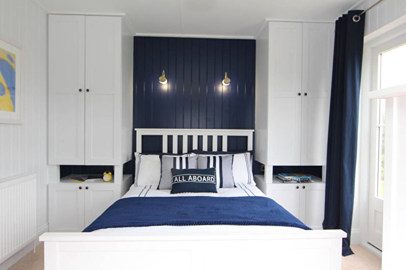 Design av ett litet sovrum i blå toner - foto