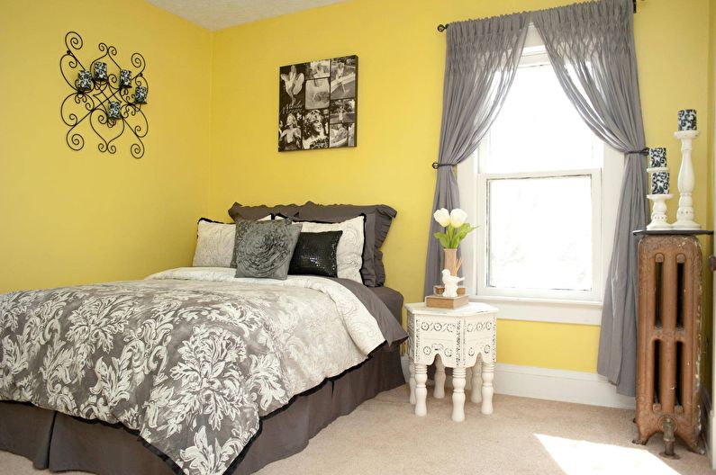 Diseño de un dormitorio pequeño en tonos amarillos - foto