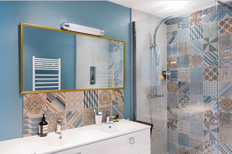 עיצוב חדר אמבטיה קטן - קישוטי קיר