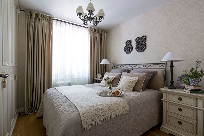 Projekt małej sypialni w klasycznym stylu - Jasne kolory
