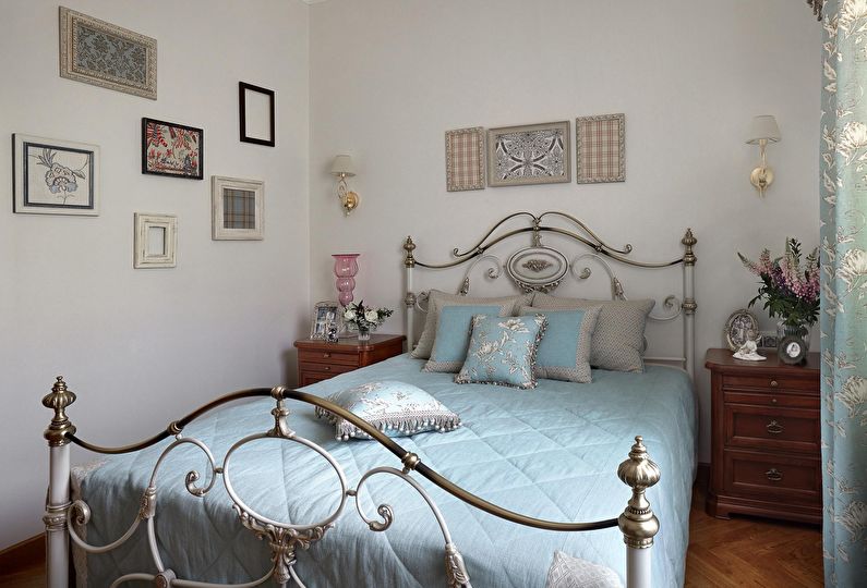 Projekt małej sypialni w stylu klasycznym - Minimum wzorów