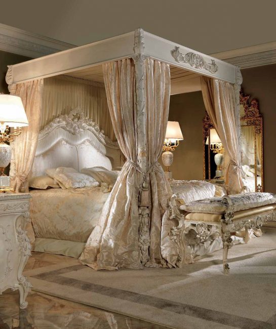 Cómoda cama de estilo histórico