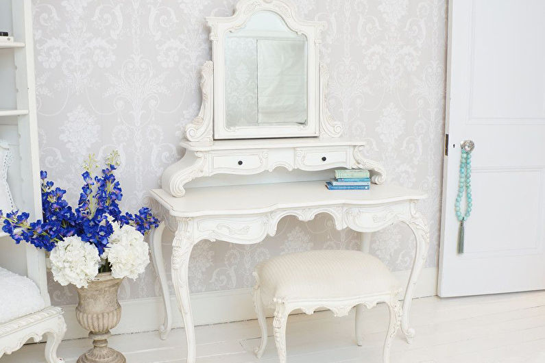 Soveromsmøbler i Provence -stil - Tilleggsartikler
