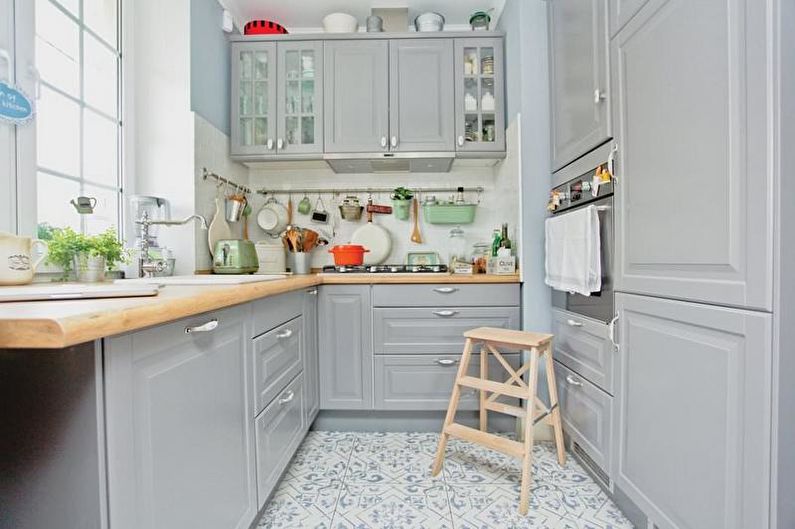 Cozinha estreita em estilo Provence - Design de interiores