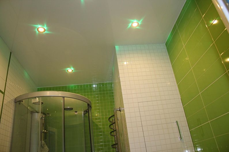 Baño en Jruschov - diseño de techo