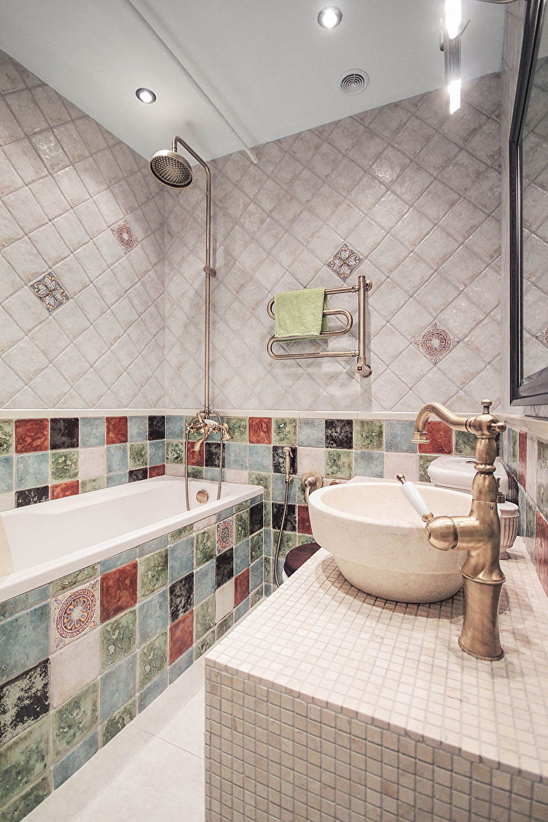 Diseño de baño en Jruschov - estilo interior clásico