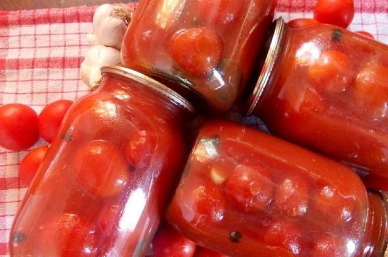 الطماطم في عصيرها الخاص لفصل الشتاء