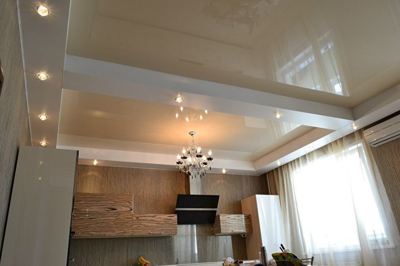 Dvostopenjski raztegljivi stropi v kuhinji