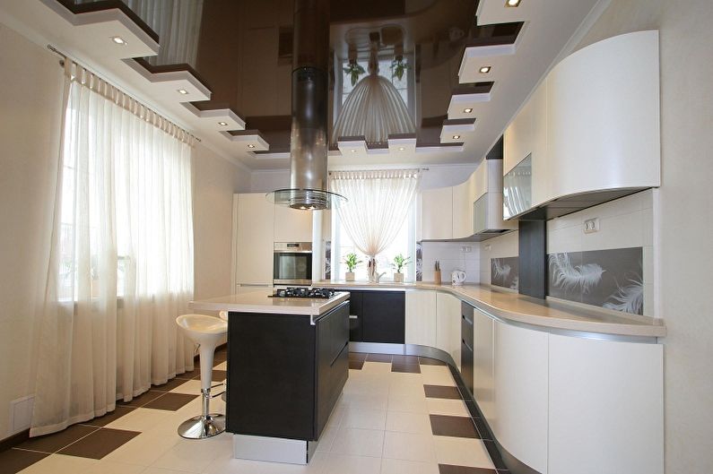 Duplexný sadrokartónový strop v kuchyni