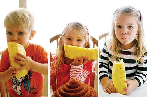 Děti dostanou ananas poté, co dosáhnou věku tří let.
