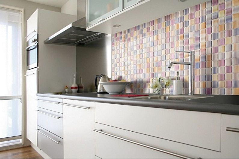 Mozaični kuhinjski predpasnik - fotografija