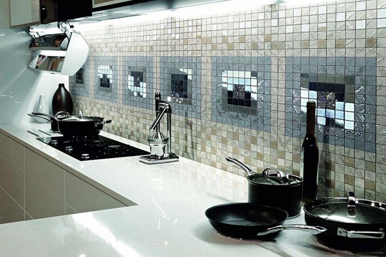 Mozaični kuhinjski predpasnik - fotografija