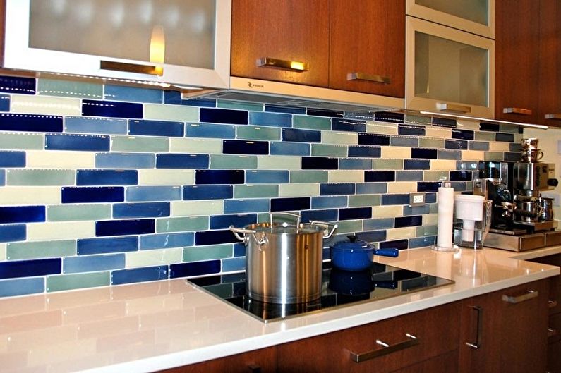 Köksförklädesdesign i mosaik - Välj en färg