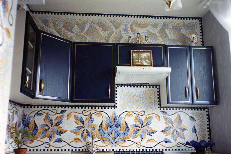 Kuhinjski predpasnik iz mozaika