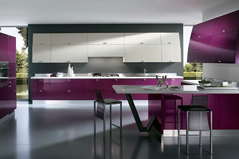 Fialová high -tech kuchyňa - interiérový dizajn