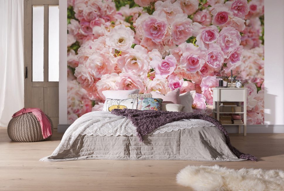 Rosas enfatizam toda a estética e romance do quarto