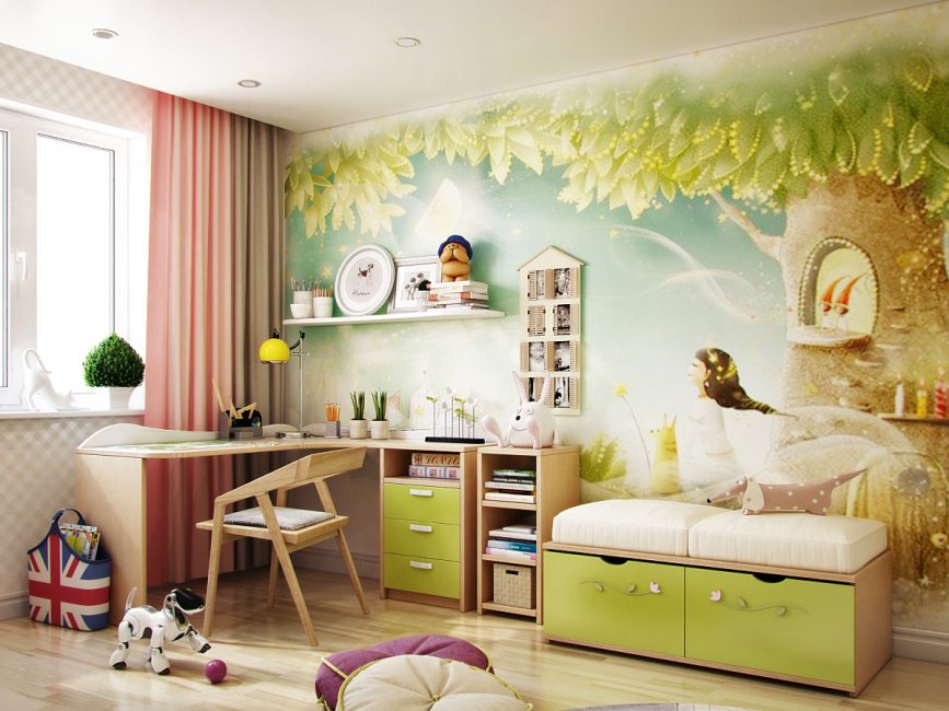 נוף בהיר על הקיר יכול להגדיל את החדר באופן ויזואלי.