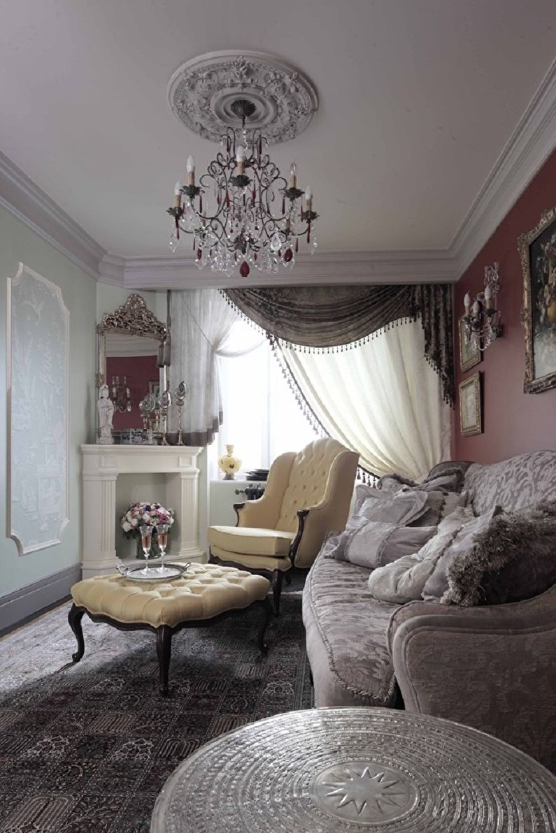 Litet vardagsrum i klassisk stil - Inredning