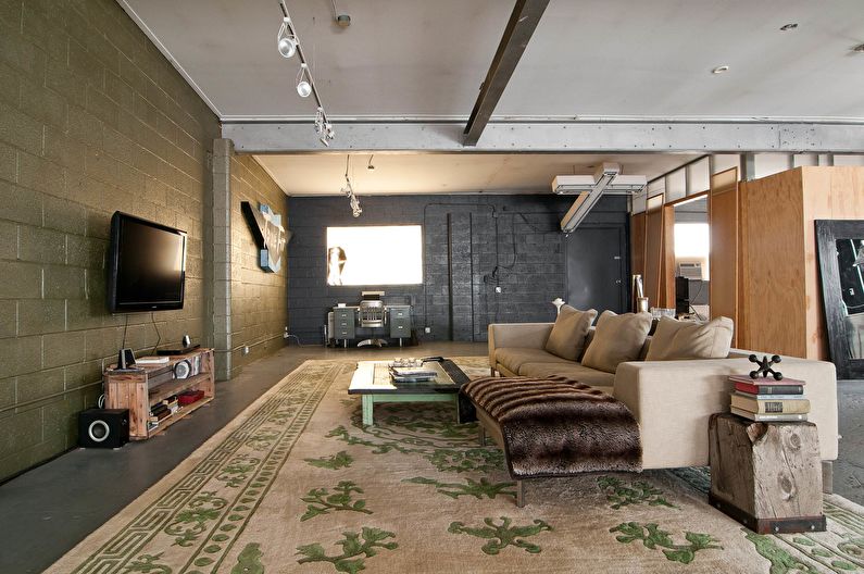 Design interior cameră de zi în stil mansardă - fotografie