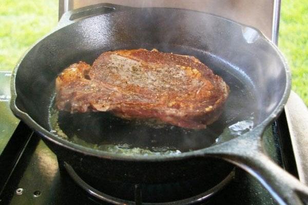 Steak braten