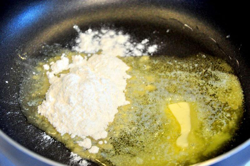 Mehl mit Butter anbraten