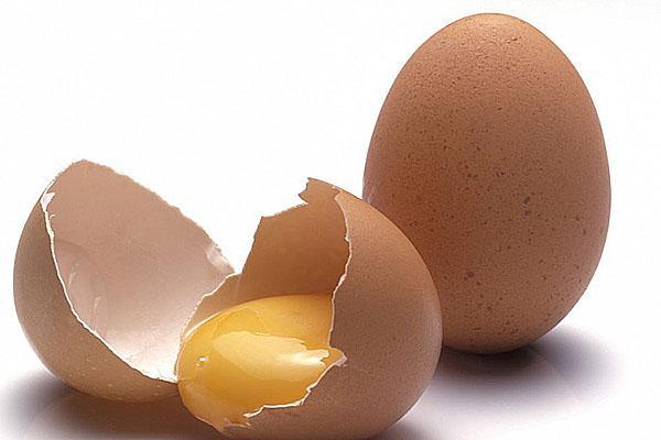 بيض الدجاج الطازج