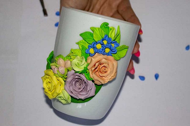 DIY studené porcelánové remeslá pre začiatočníkov - dekoratívny pohár
