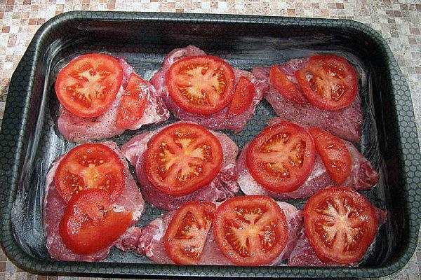 dejte rajčata na maso