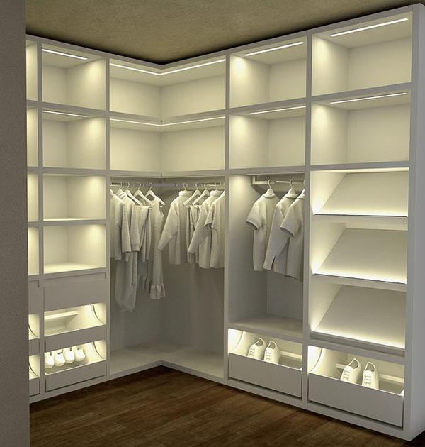 إضاءة أقسام غرفة الملابس