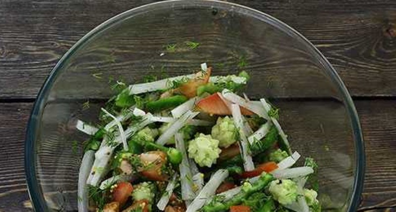 Salat mit Romanesco und Daikonkohl