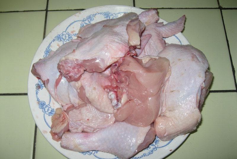 قطع الدجاج إلى أجزاء
