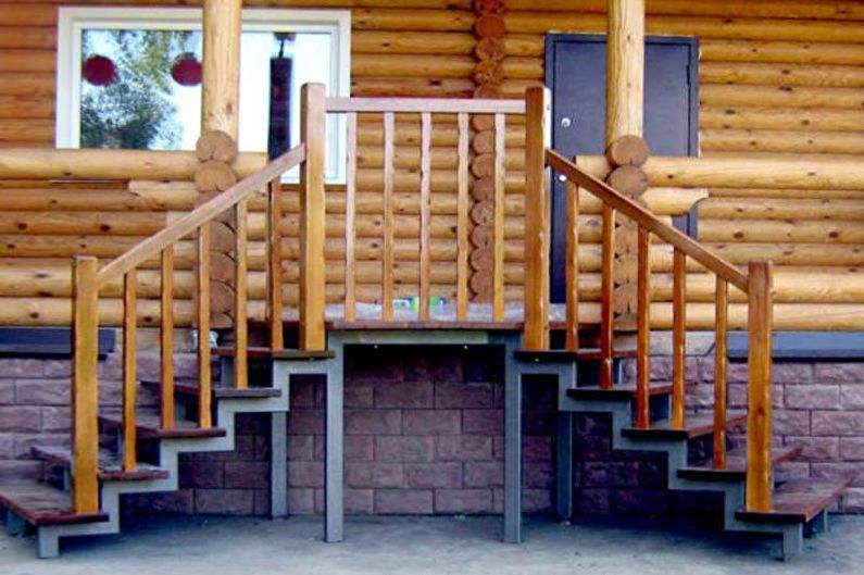 Izdelava verande iz lesa za zasebno hišo - fotografija