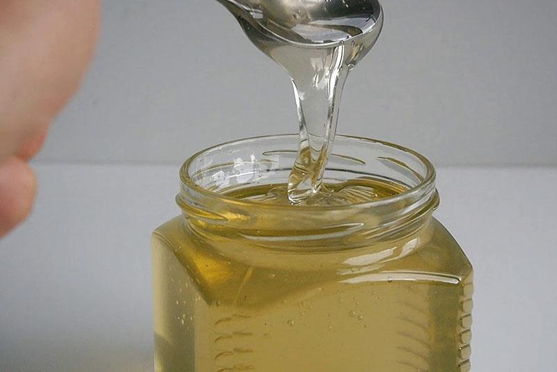 čerstvý bílý med