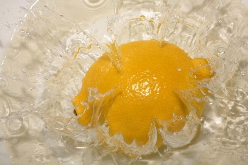 Zitrone waschen