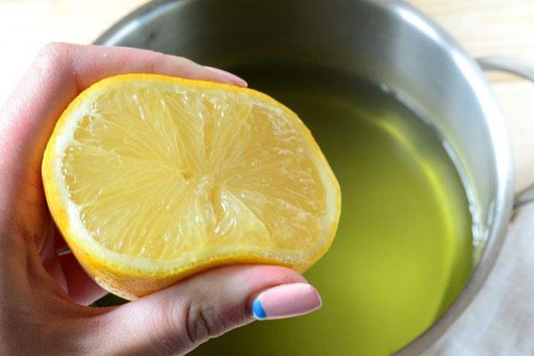 يضاف عصير الليمون
