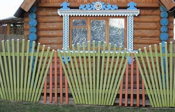 dekorativní dřevěný plot