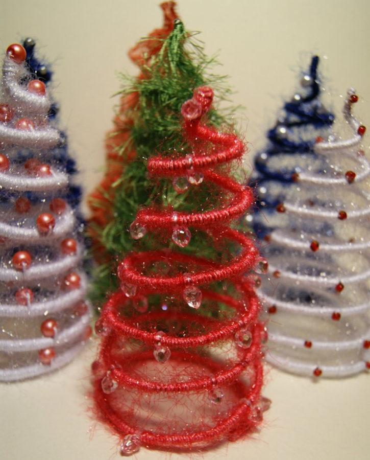 schöne Miniatur-Weihnachtsbäume mit eigenen Händen