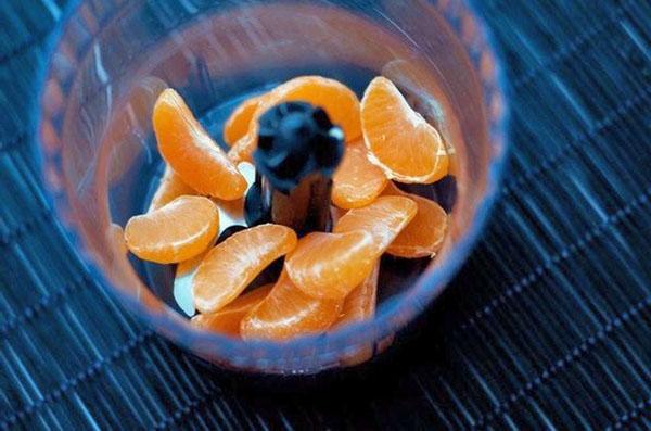 Mandarinen im Mixer zerkleinern