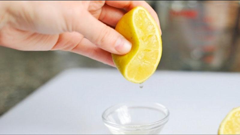 ضغط عصير الليمون