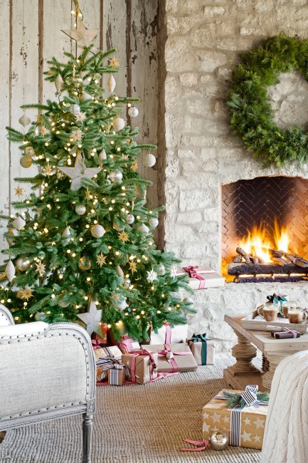Božično drevo ostaja glavni simbol praznika.
