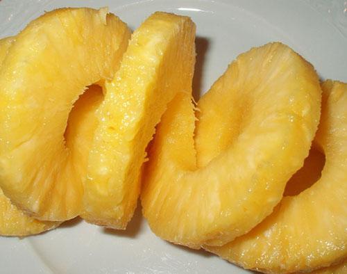 Konzervovaný ananas je méně zdravý než čerstvý