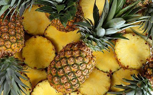 Bromelain v ananasu má příznivý účinek na pokožku