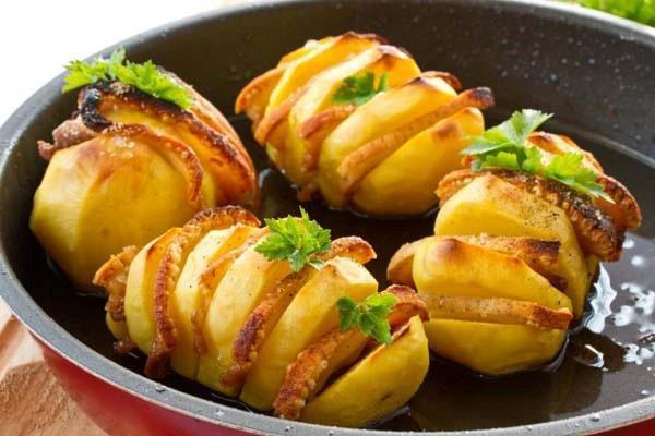 Kartoffeln mit Speck im Ofen