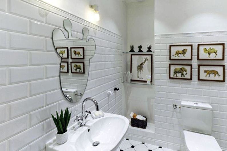 קיר לבנים בפנים חדר האמבטיה - צילום