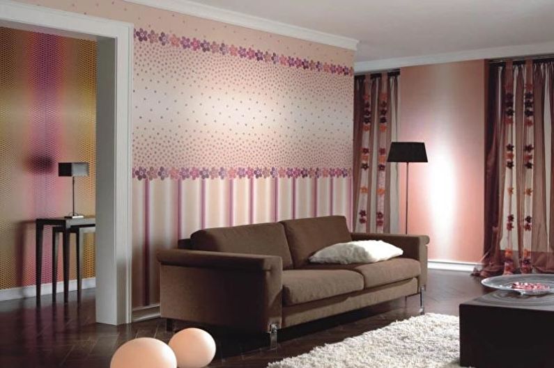 Kombinácia tapety v obývacej izbe - fotografia