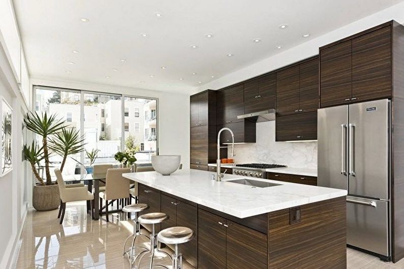 Bucătărie modernă maro - Design interior