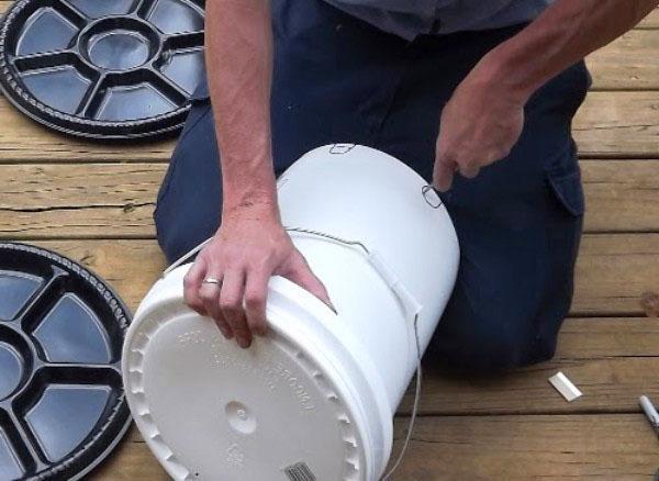 Výroba podavače kbelíku